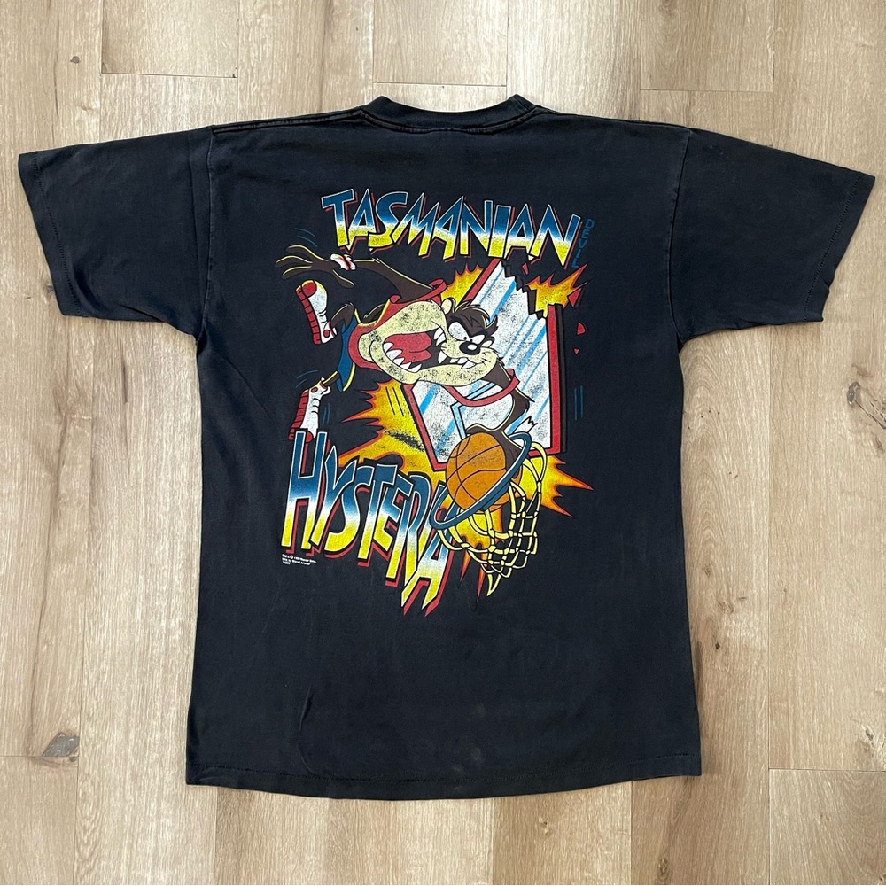 Vintage 1994 WB Looney Tunes Taz’s Sports Club Space Jam Basketball Bugs Bunny T